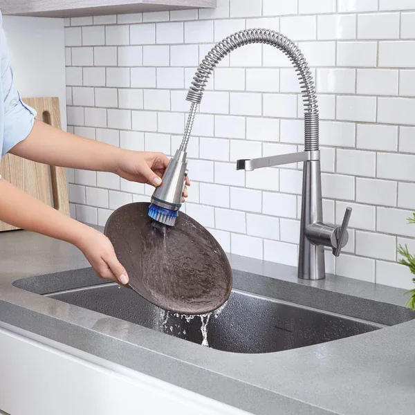 Pull-down kitchen faucet
